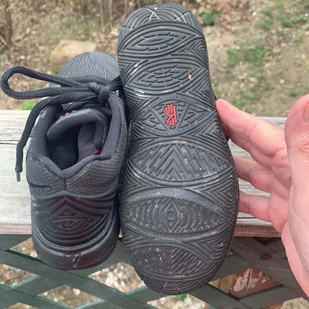 Nike Kyrie 5 Red Carpet Sneakers Sz 2Y